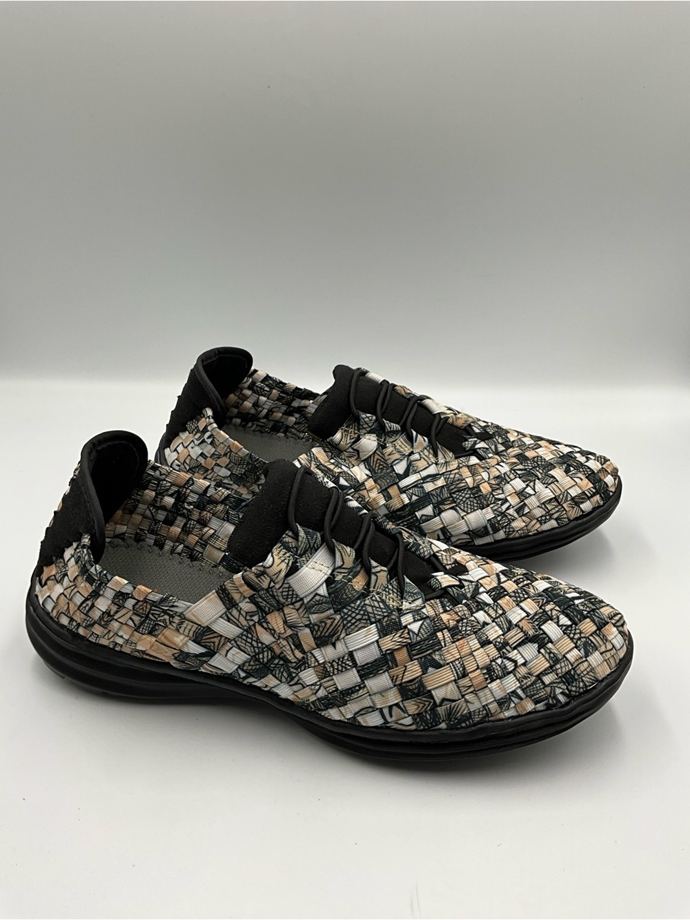 bernie mev. Sneakers Size 4 Black, White, Beige Woven Slip On Sneakers